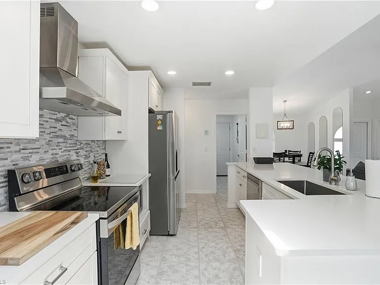 132 Bordeaux Cir — Photo 18
