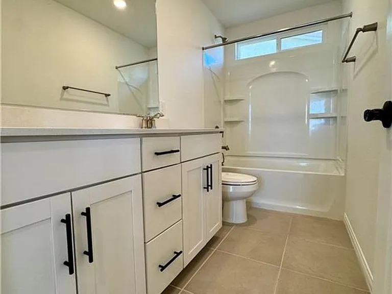 2602 Cava Tirreni St — Photo 27
