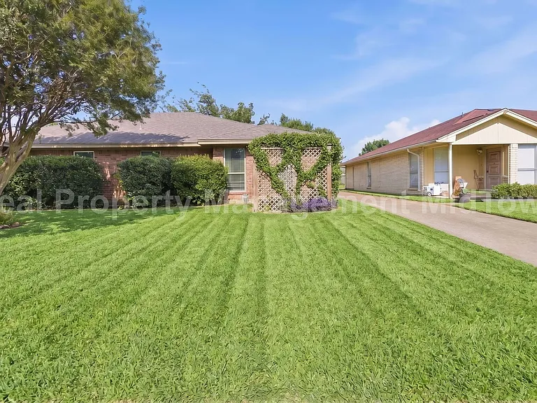 2307 Monte Carlo Dr — Photo 2