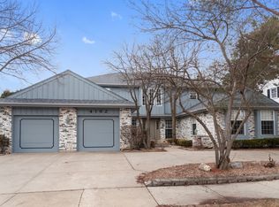 4162 Terri Lyn Ln, Northbrook, IL 60062