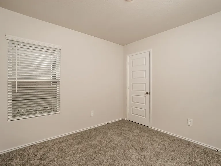 3325 Muenster Ave — Photo 11