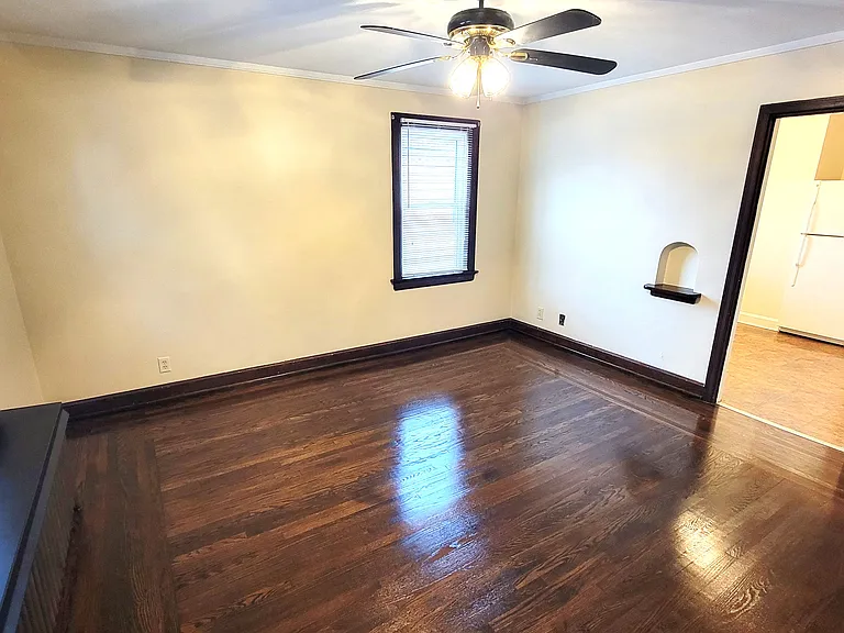 3884 Vine St — Photo 3