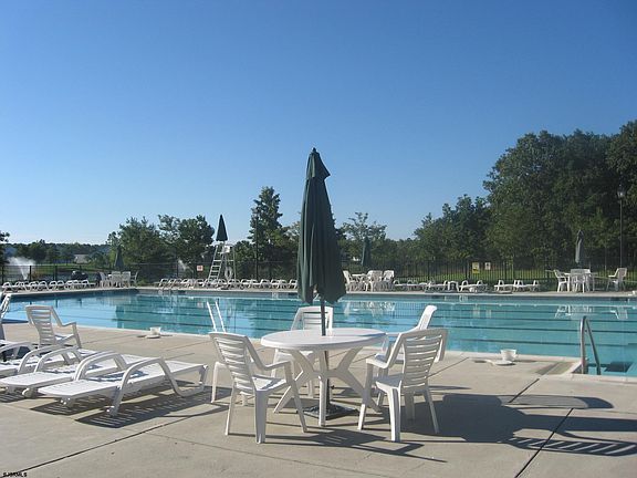 5th image of 204 Meadow Ridge Rd #204