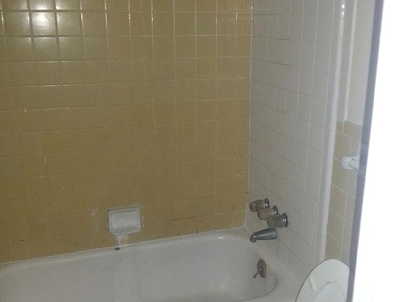 3rd image of 3820 Jasmine Dr