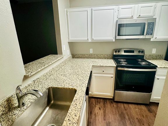 5th image of 3926 Leeds Ct #26L