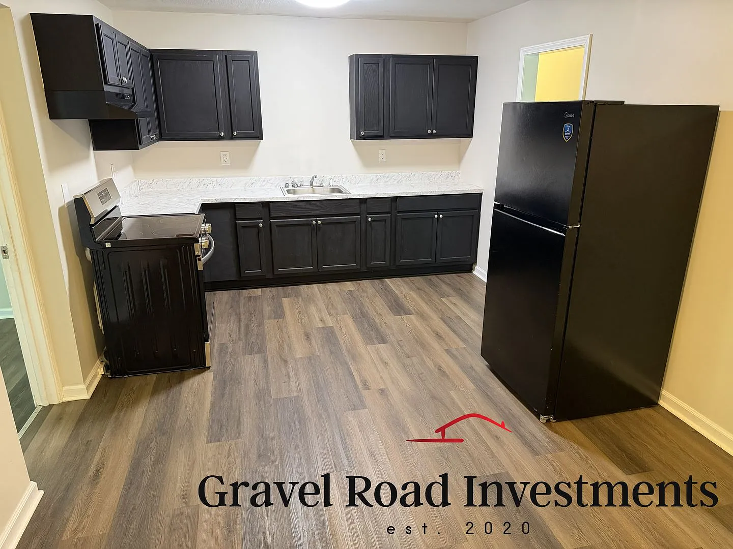 Beautifully Remodeled 4 Bedroom, 2 Bathroom Home for Rent — Photo 3