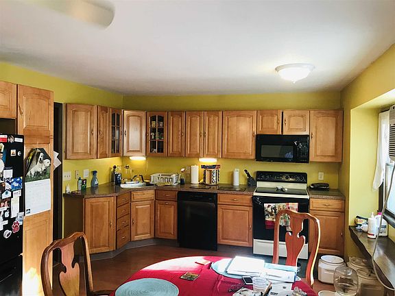 3rd image of 14 Thurston Ln