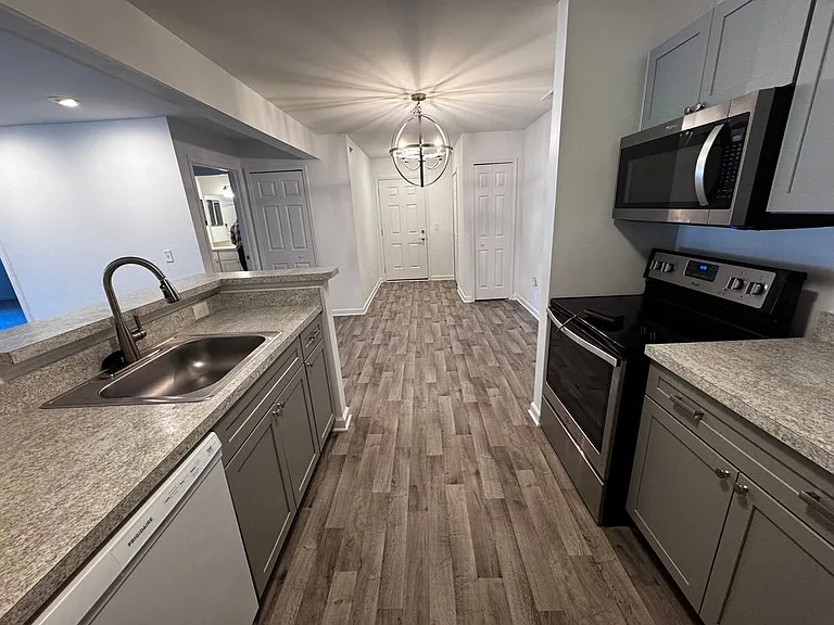 14107 Pinehurst Ln — Photo 18