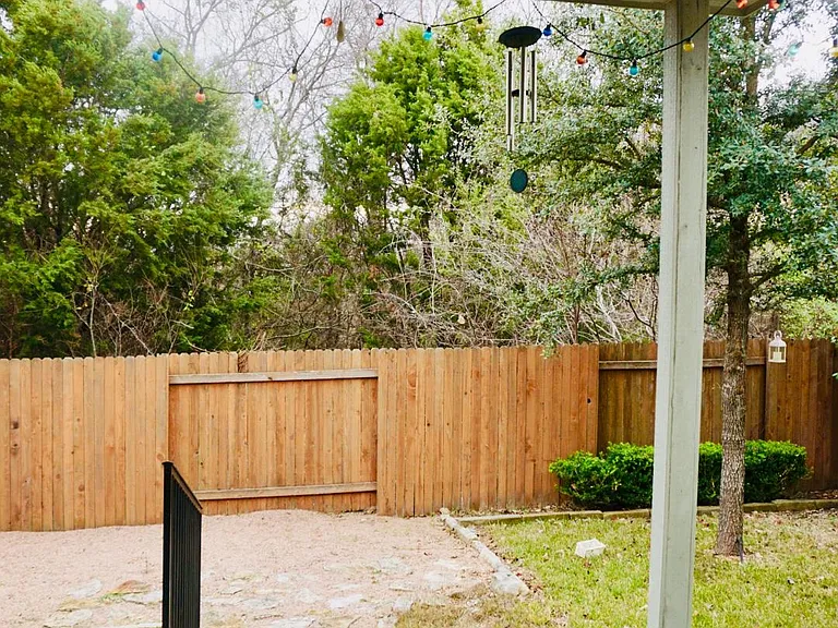 2305 Nestlewood Dr — Photo 20