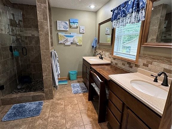 5th image of 680 Breezewood Ln
