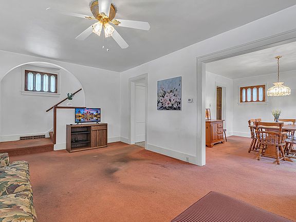 5th image of 184 Clay St