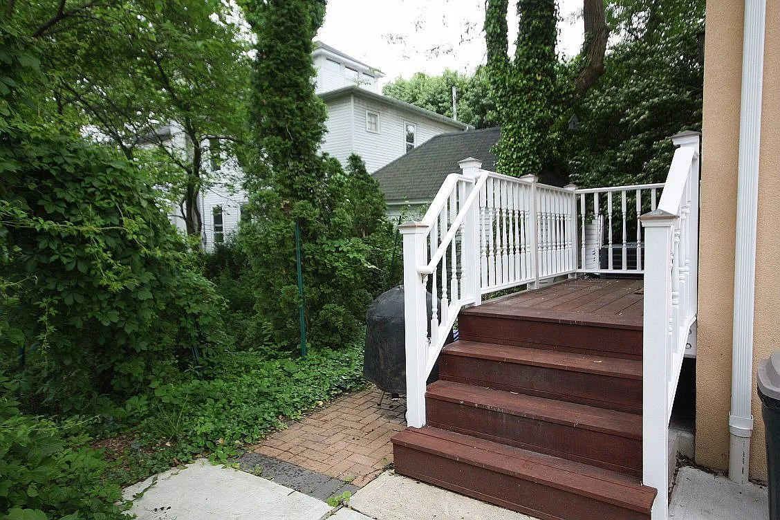 21 Pine St photo 1
