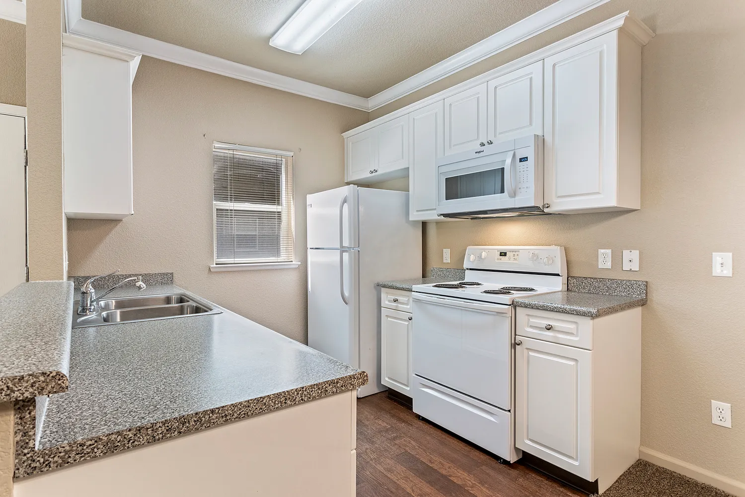 1 bed, 696 sqft, $1,664 — Photo 3