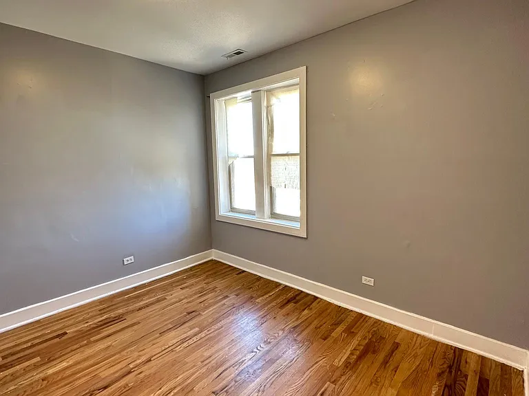 3522 W Grenshaw St #3F — Photo 4
