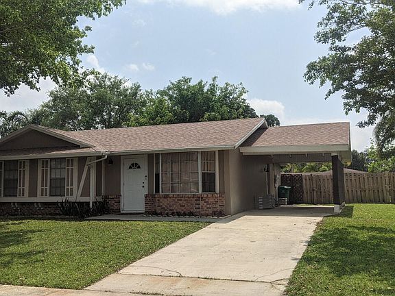 4th image of 481 NE Camelot Drive