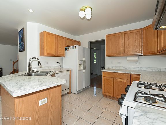 4th image of 520 Fieldcrest Dr
