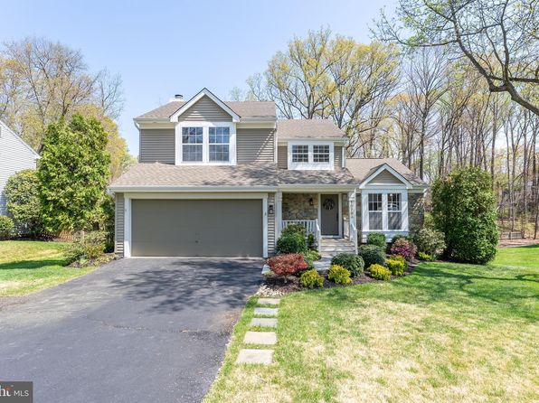 10794 Adare Dr, Fairfax, VA 22032