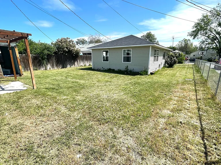 703 Winslow Ave — Photo 16