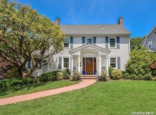 20 Waverly St, Glen Head, NY 11545