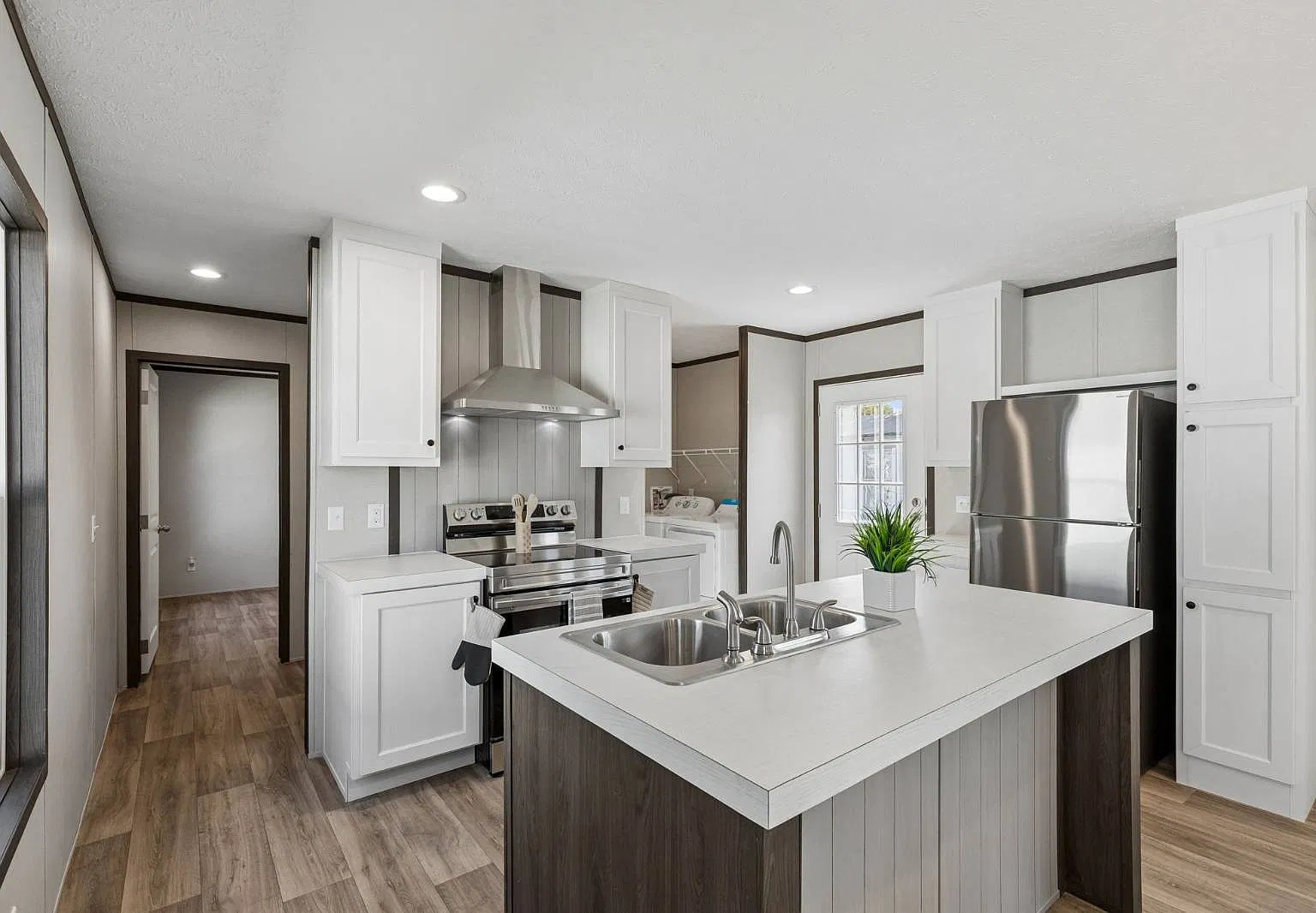 3 bed, 2.0 bath, 1152 sqft, $1,800 — Photo 4