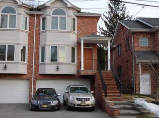 542b 4th Street, Palisades Park, NJ 07650