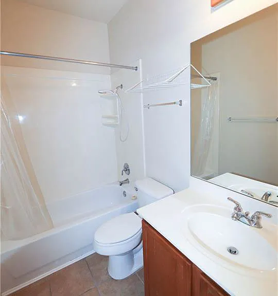 611 Zennia St #B — Photo 9