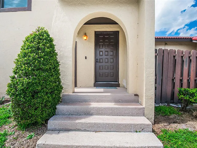 447 Hunter Cir — Photo 4
