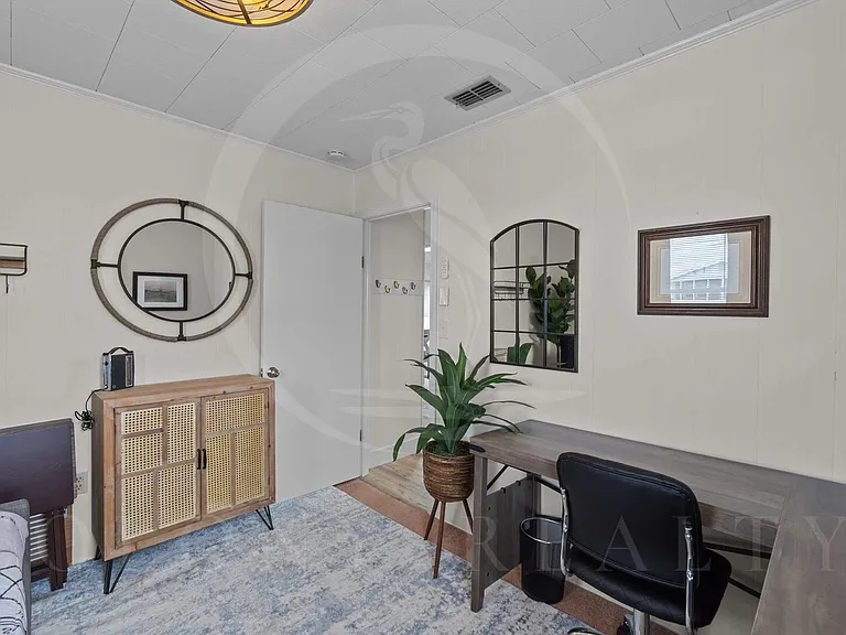 209 E Walker St — Photo 23