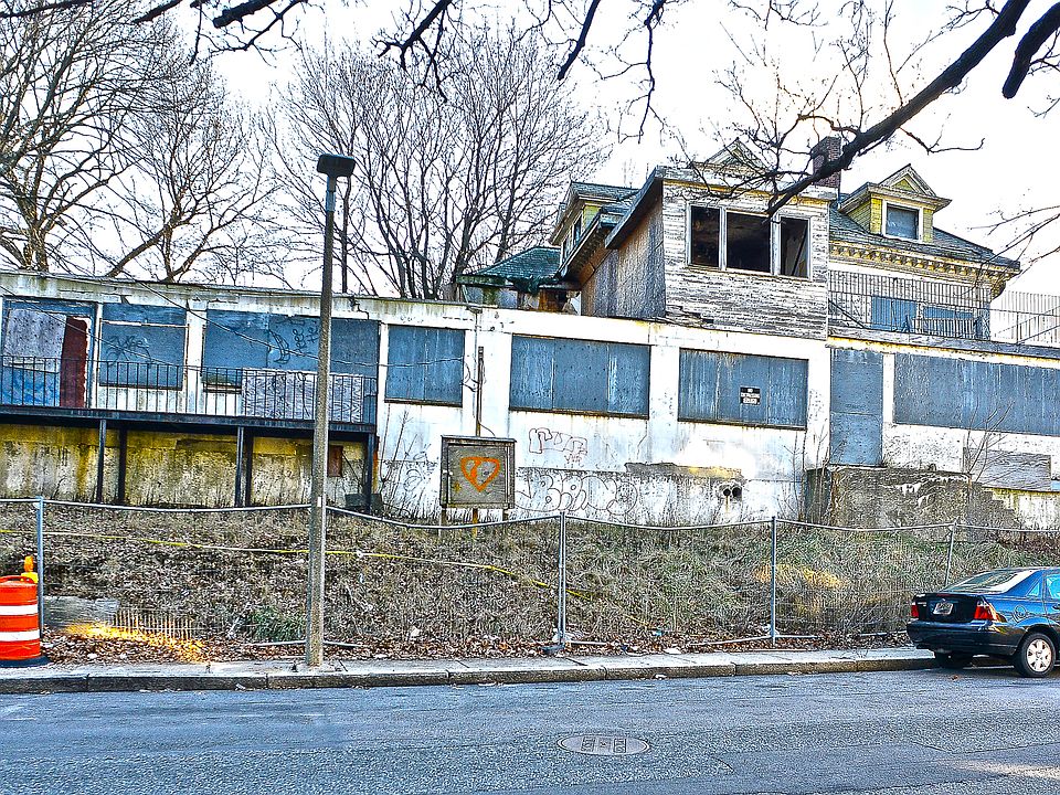 2nd image of 176 Humboldt Avenue