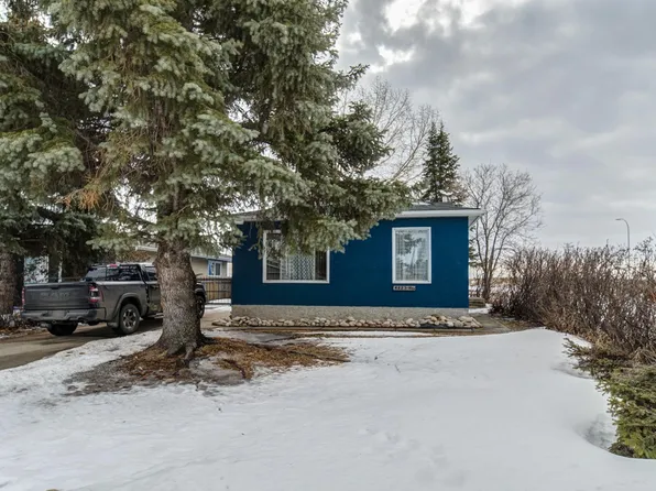 4823 10th Ave NW, Edmonton, AB T6L 4S2