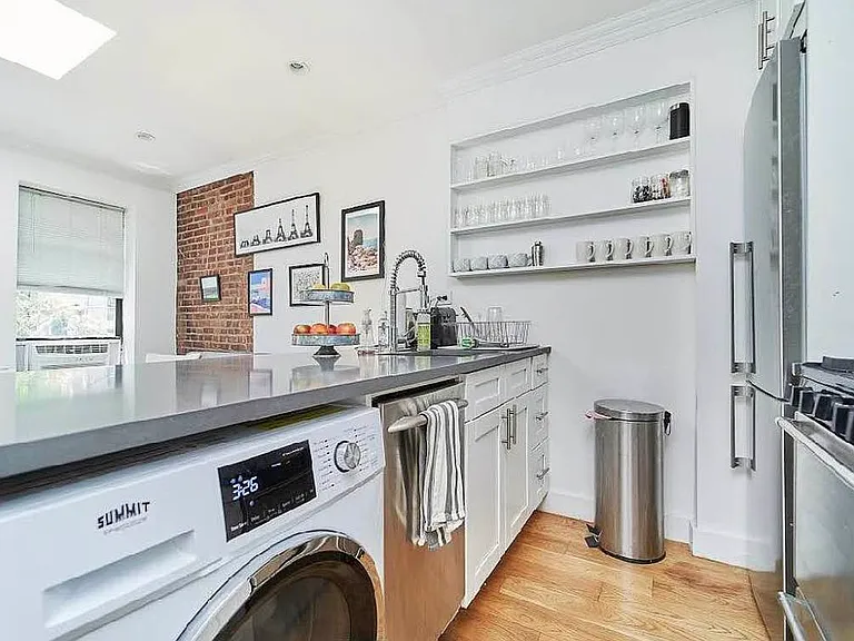 104 E 7th St #13 — Photo 2