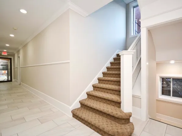 393 Nelson St, Ottawa, ON K1N 7S6