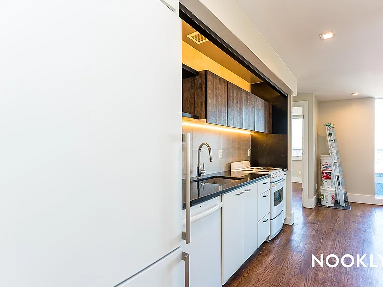 136 Erasmus St #4A — Photo 12