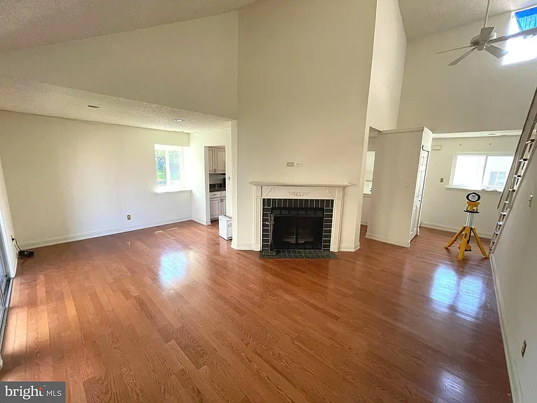 245 Carriage Ct #245 — Photo 4