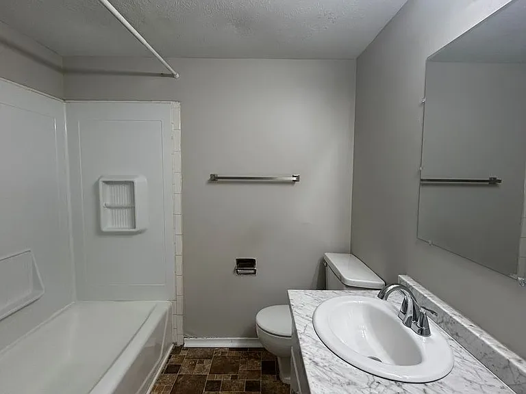 915 N 48th Ave — Photo 15