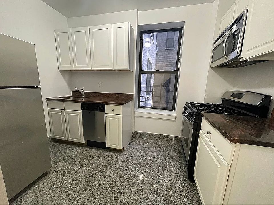 1st image of 220 Wadsworth Ave APT 306