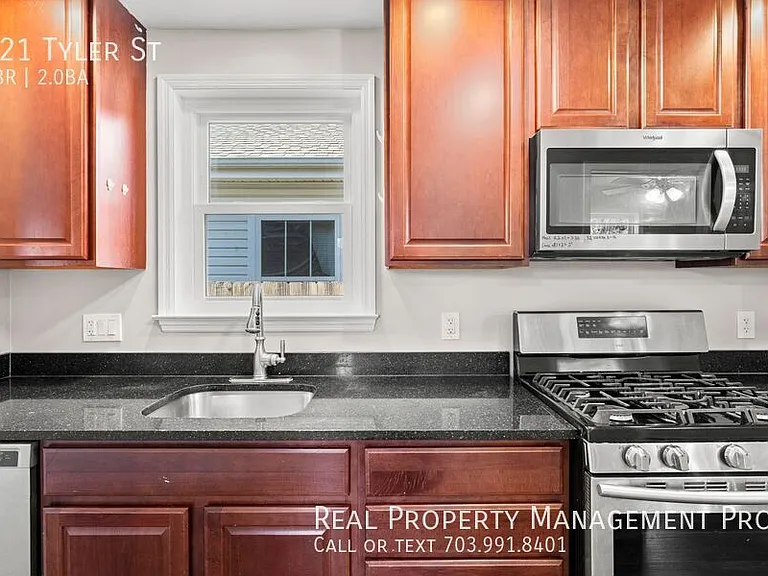 321 Tyler St — Photo 9