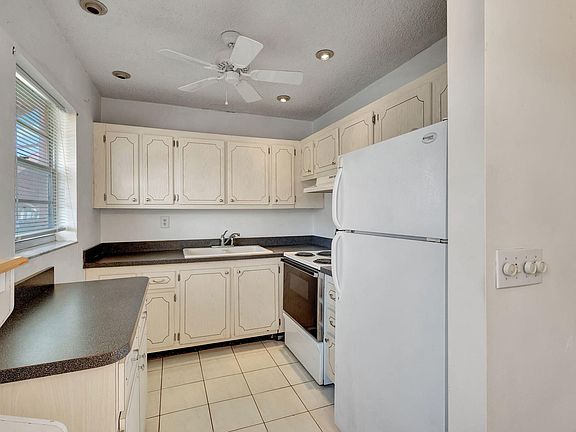 5th image of 332 N Sheffield N