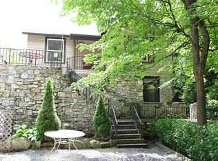 347 Lake Dr, Lake Peekskill, NY 10537