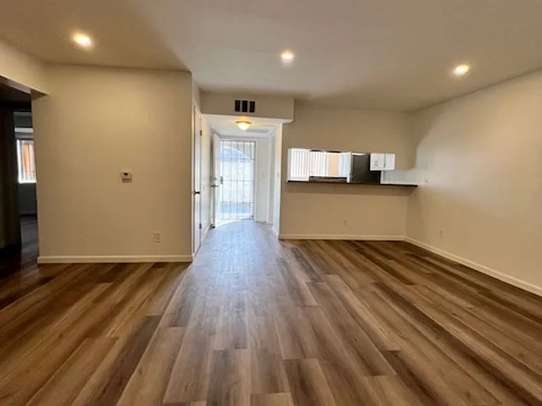 176 S Virgil Ave — Photo 19