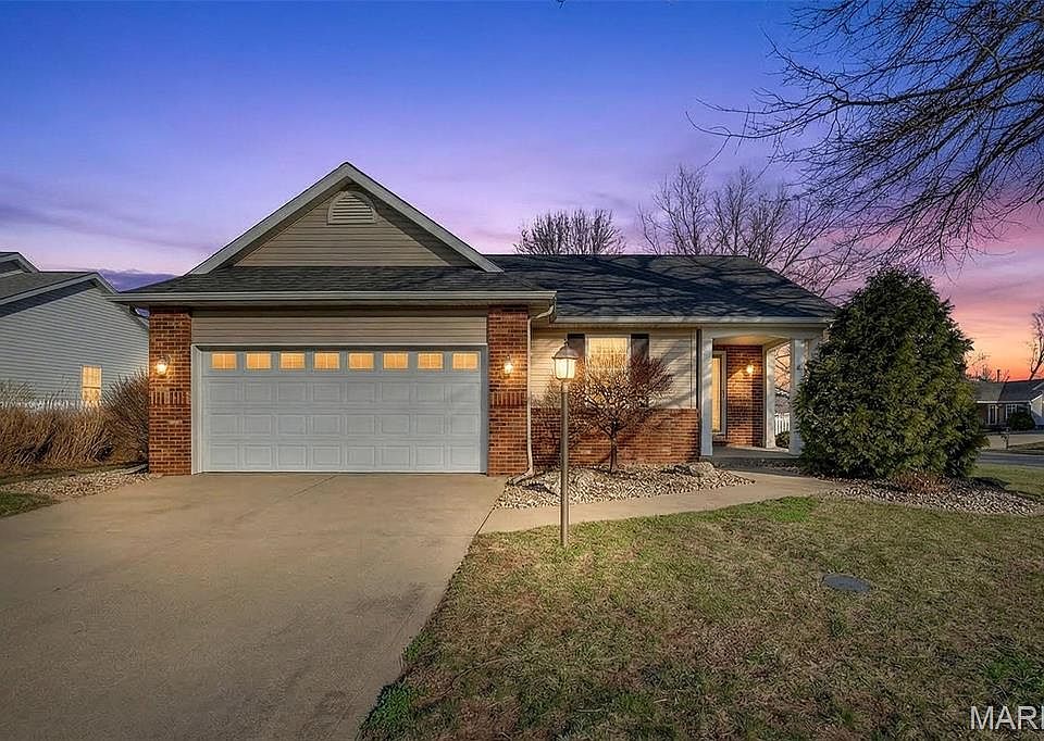 1st image of 4 Huntington Place Dr