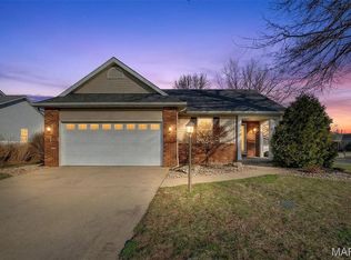 4 Huntington Place Dr, Glen Carbon, IL 62034