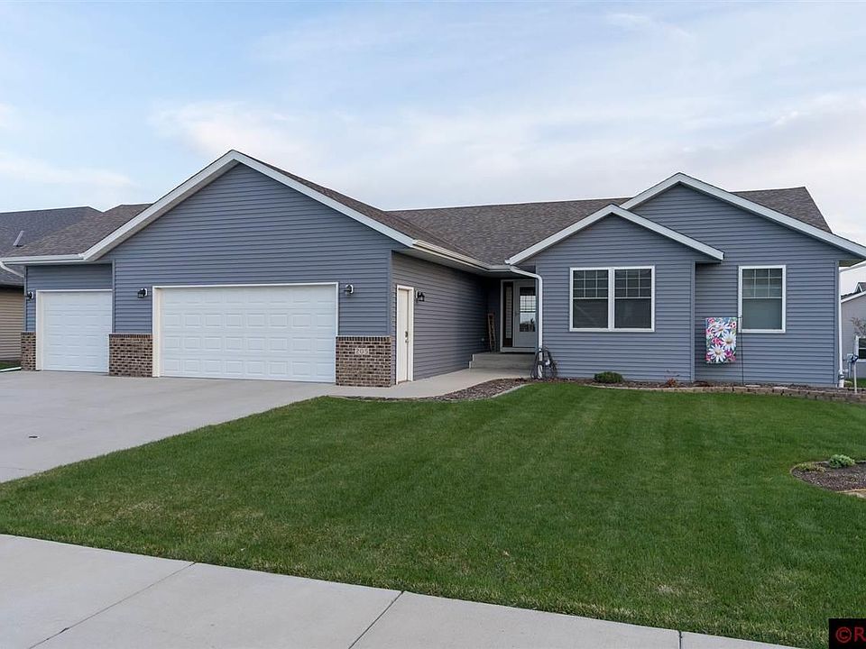 1st image of 205 Oak Dr