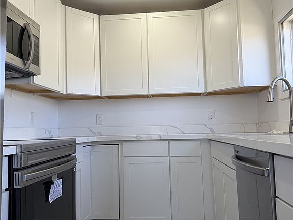 5th image of 1 Carson Ct