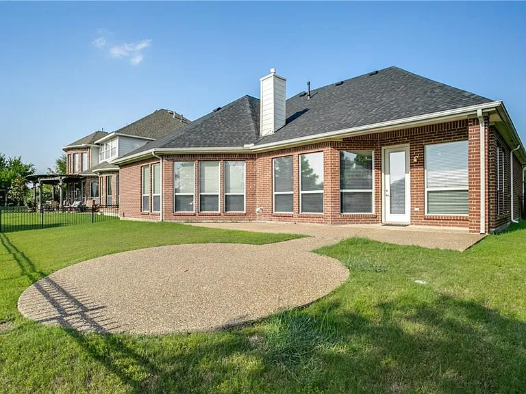 4193 Victory Dr — Photo 12