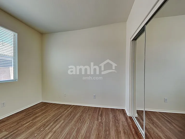 7225 S 73rd Dr — Photo 12