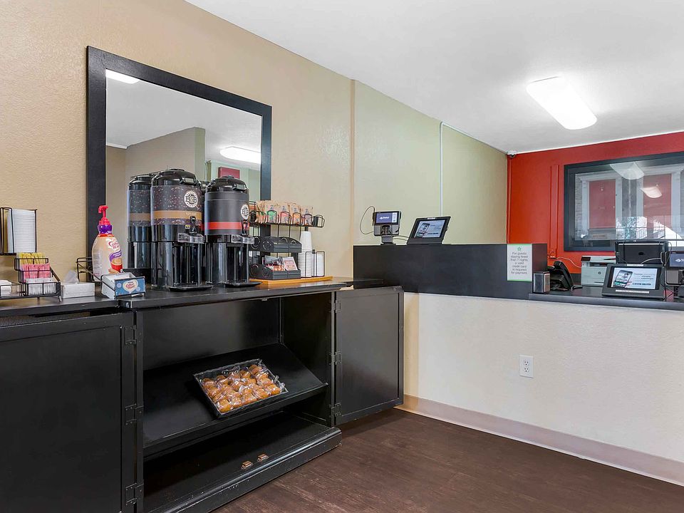 Lobby and Guest Check-in