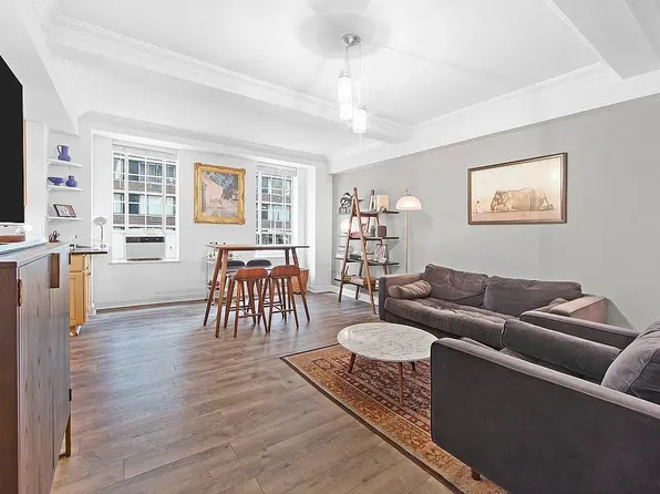 333 W 56th St APT 3E, New York, NY 10019