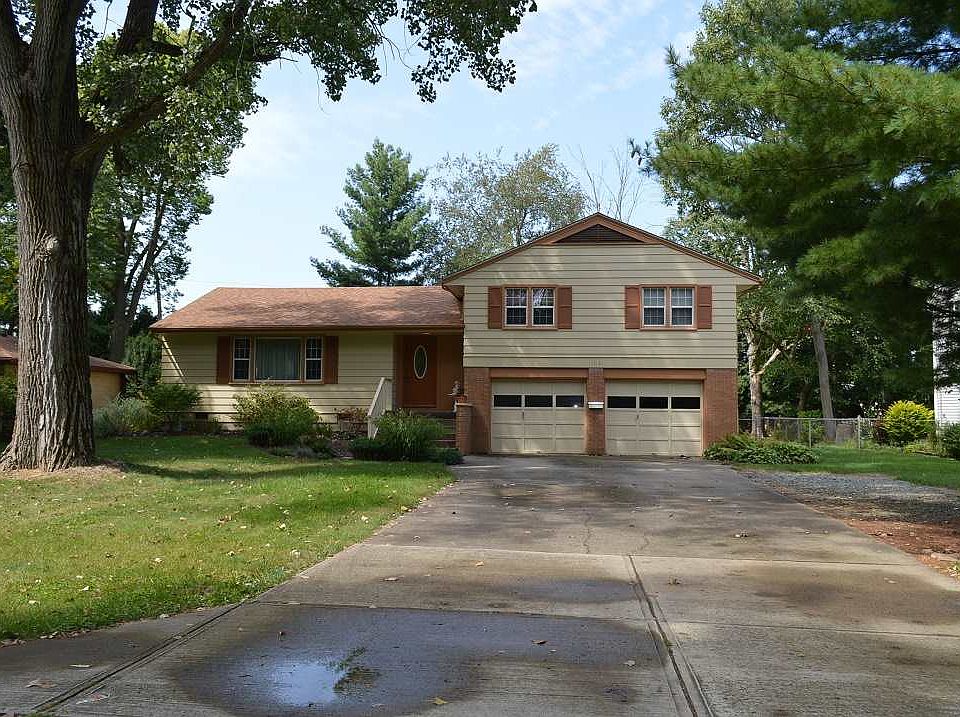 1st image of 1313 Greenbriar Dr