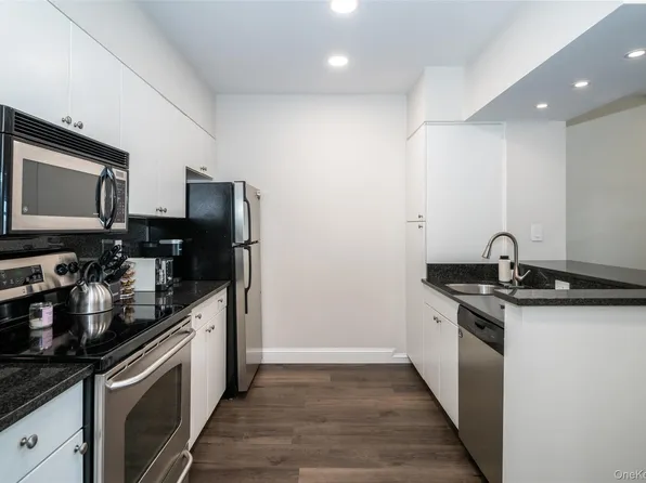 100 New Roc City Place #405, New Rochelle, NY 10801